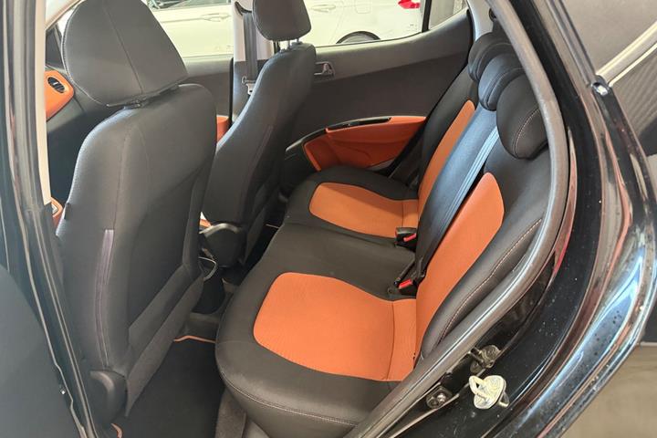 Sort Hyundai i10 fra 2014