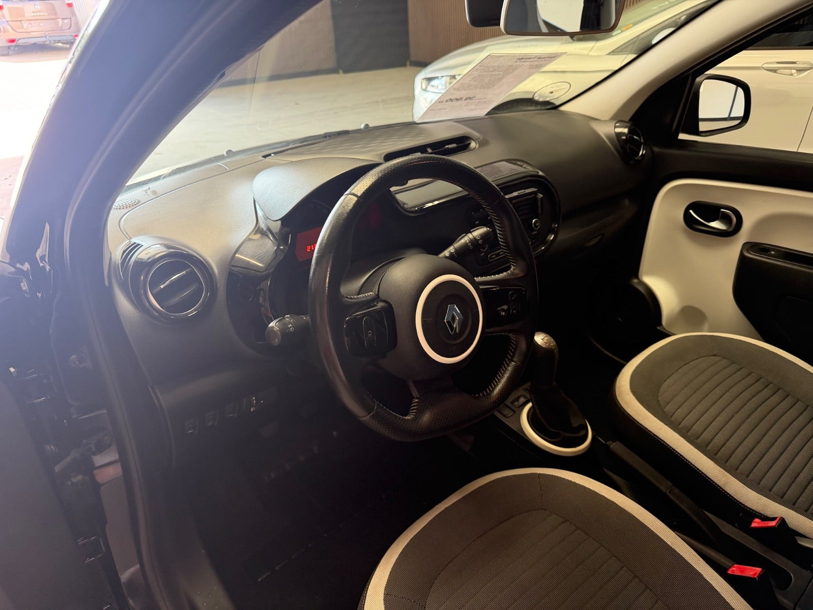 Sort Renault Twingo fra 2014