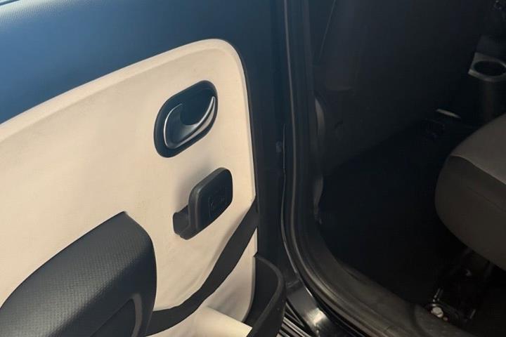 Sort Renault Twingo fra 2014