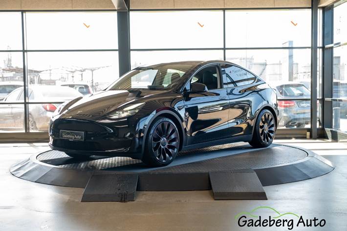 Sort Tesla Model Y fra 2024