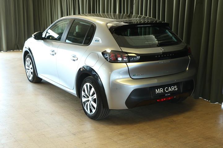 Grøn Peugeot e-208 fra 2021