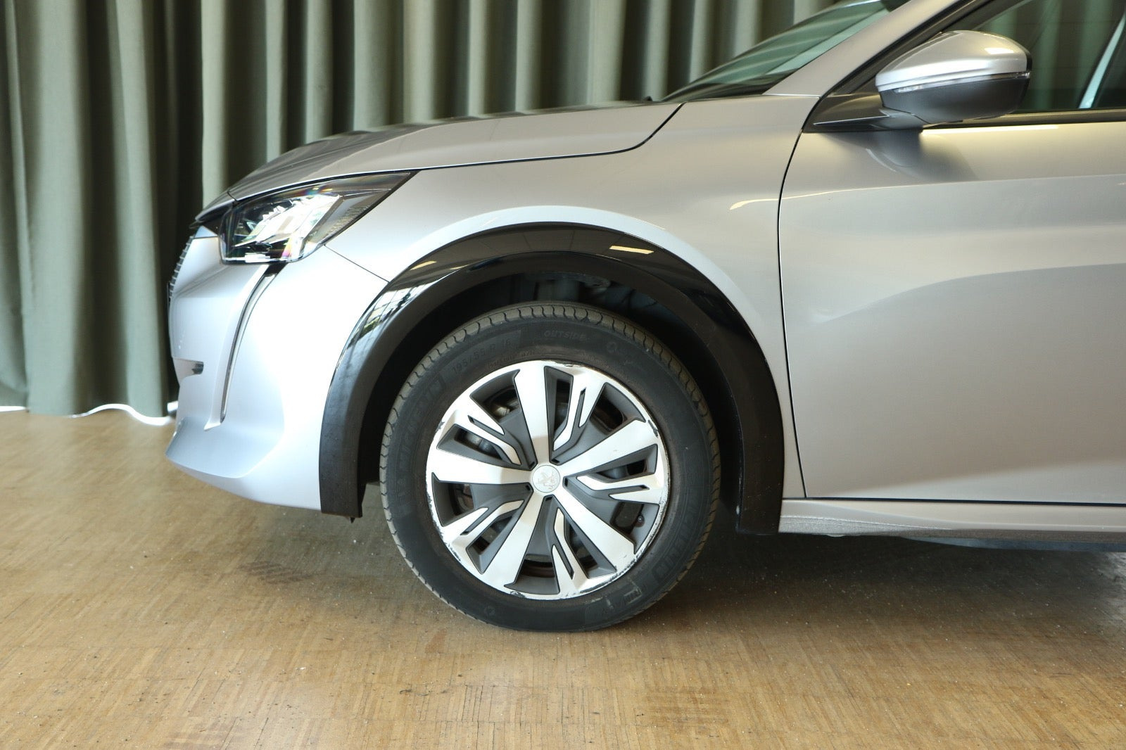 Grøn Peugeot e-208 fra 2021