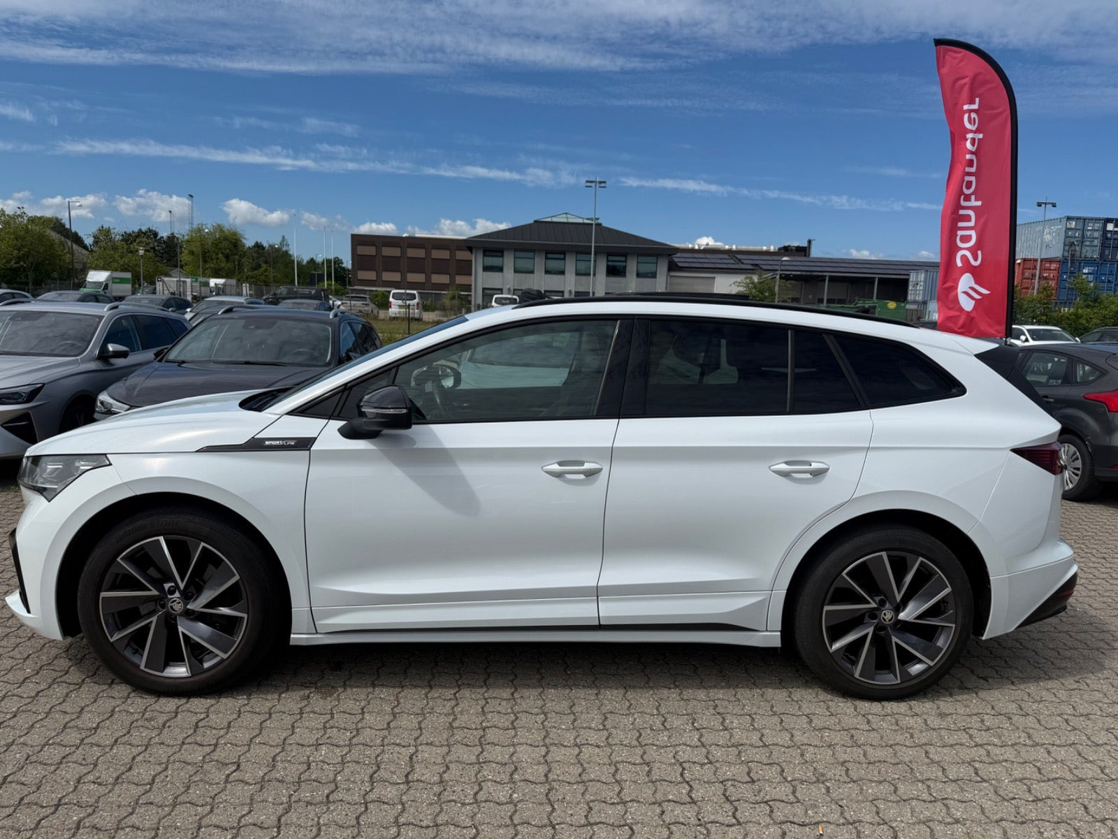 Hvid Skoda Enyaq fra 2022