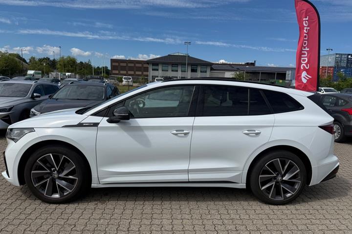 Hvid Skoda Enyaq fra 2022