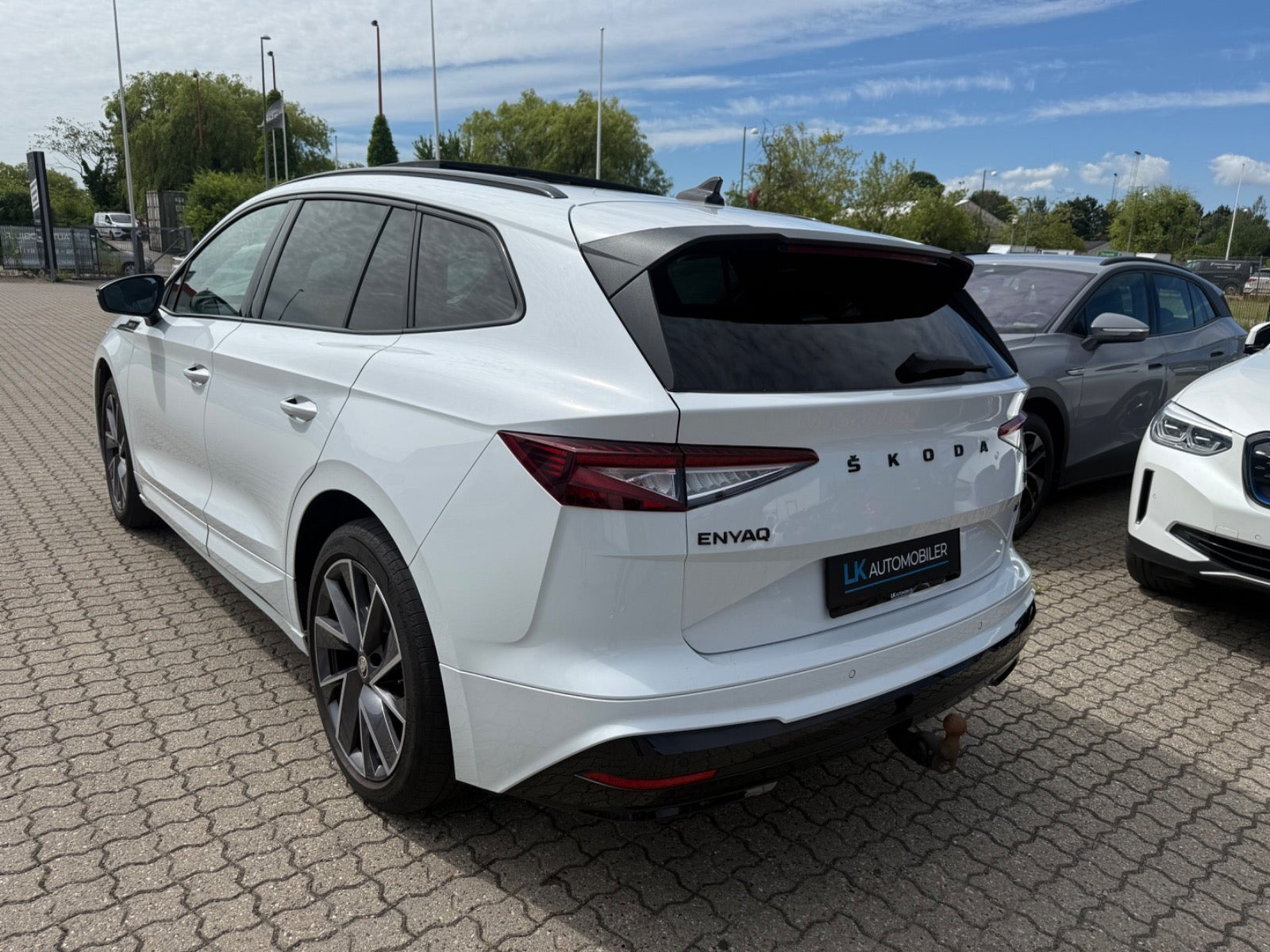 Hvid Skoda Enyaq fra 2022