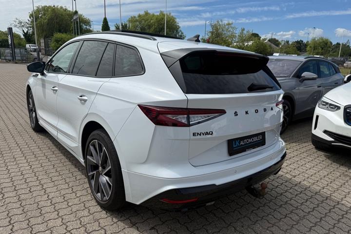 Hvid Skoda Enyaq fra 2022