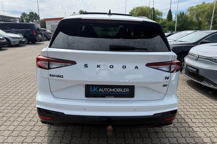 Hvid Skoda Enyaq fra 2022