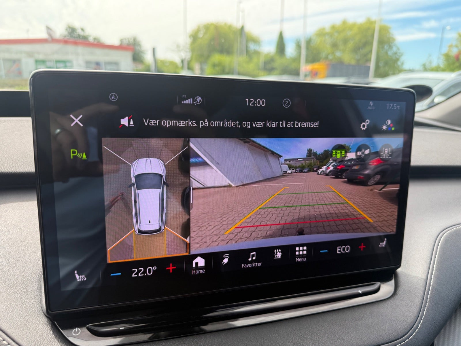 Hvid Skoda Enyaq fra 2022