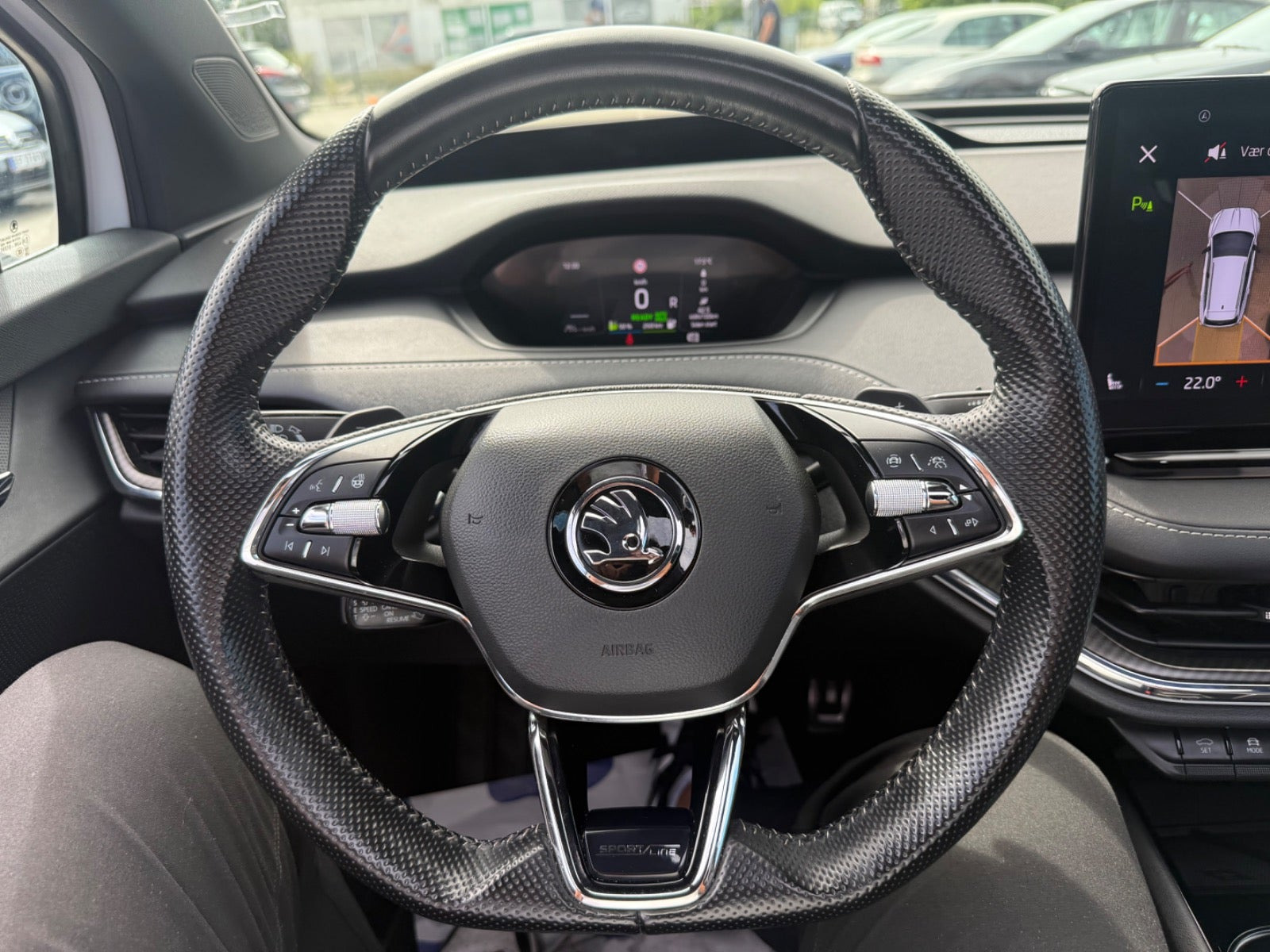 Hvid Skoda Enyaq fra 2022