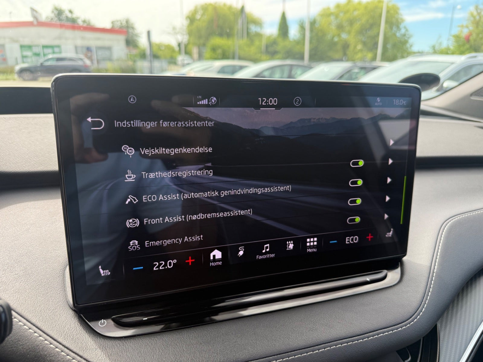 Hvid Skoda Enyaq fra 2022