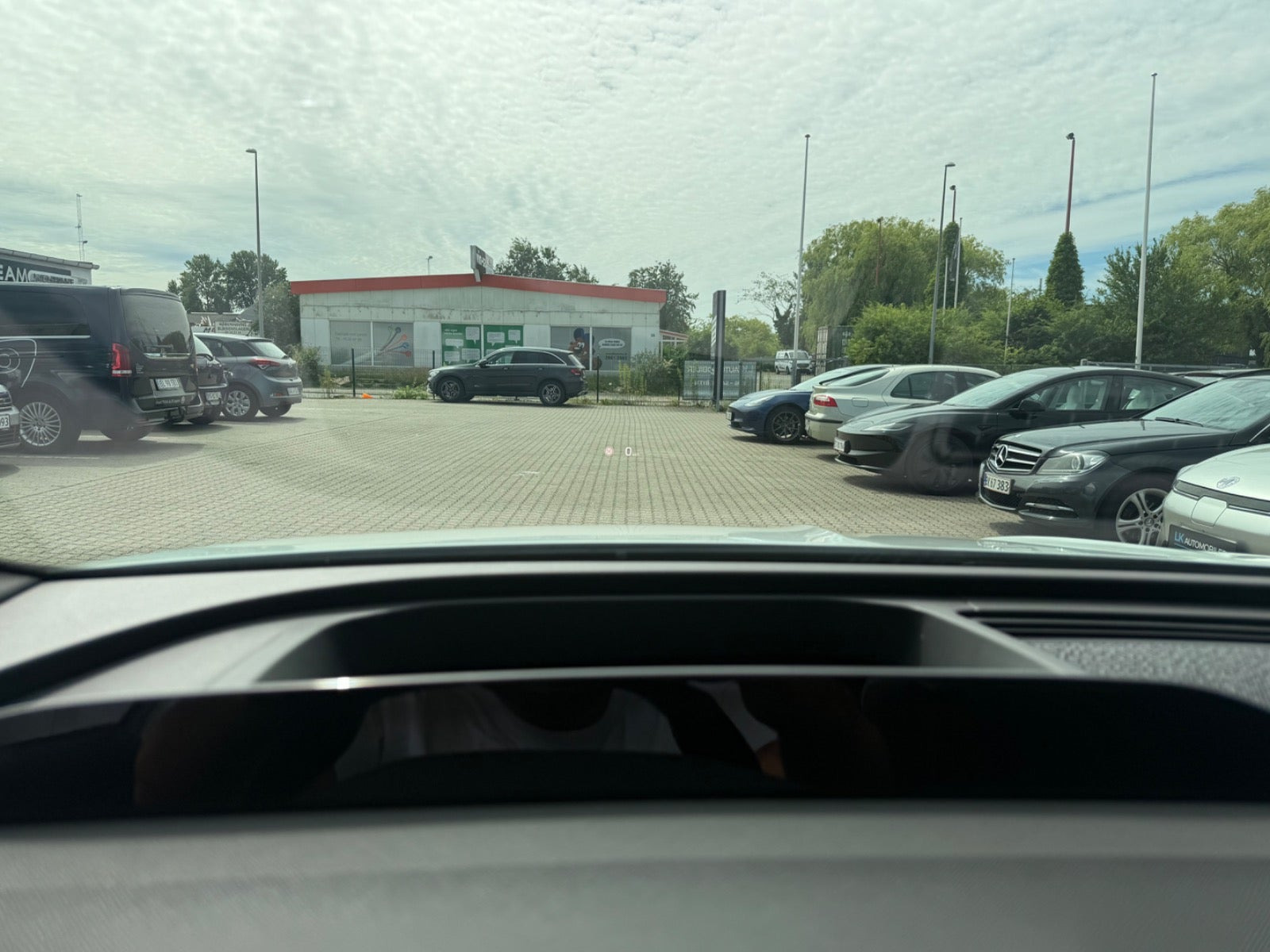Hvid Skoda Enyaq fra 2022