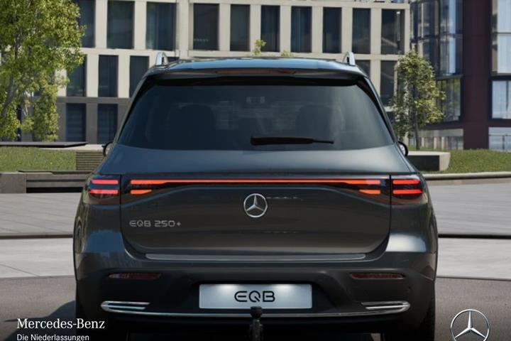 Grå Mercedes EQB250+ fra 2025