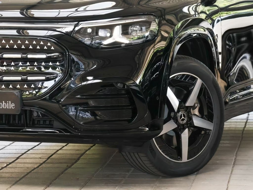 Sort Mercedes GLB250+ fra 2026