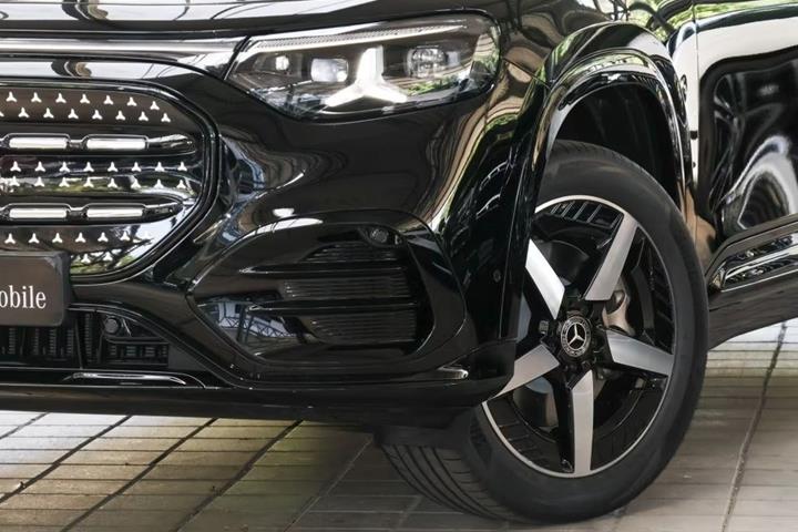 Sort Mercedes GLB250+ fra 2026
