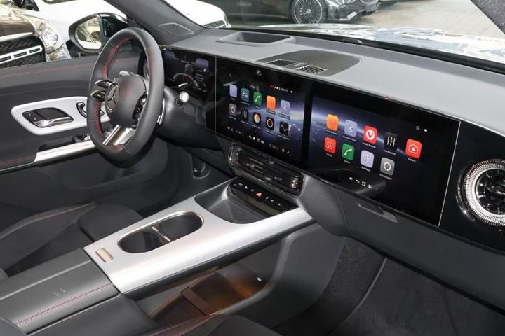 Sort Mercedes GLB250+ fra 2026