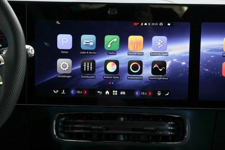 Sort Mercedes GLB250+ fra 2026