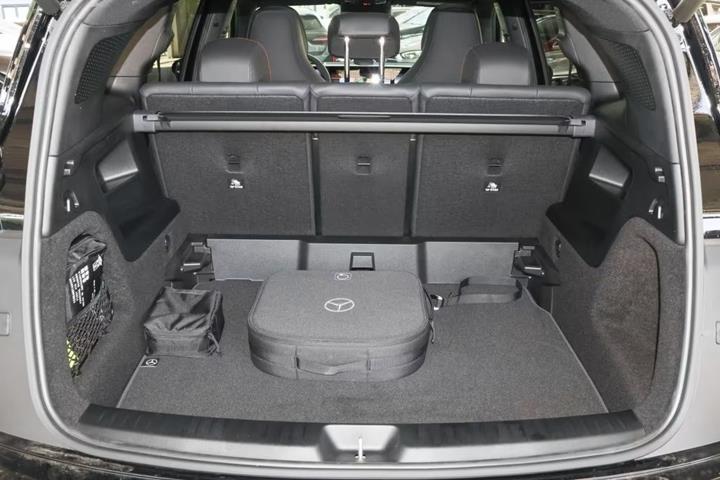 Sort Mercedes GLB250+ fra 2026