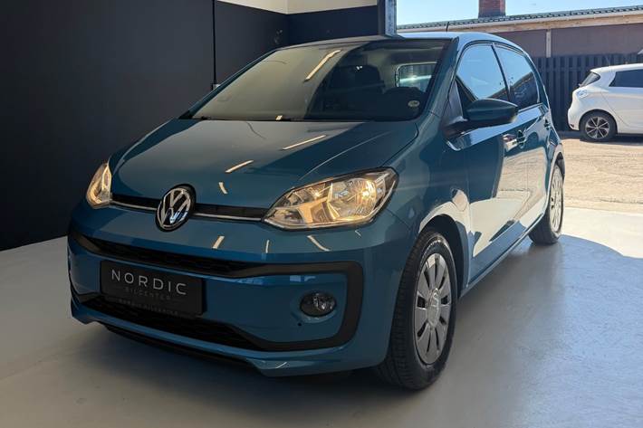 Blå VW UP! fra 2017 set udefra