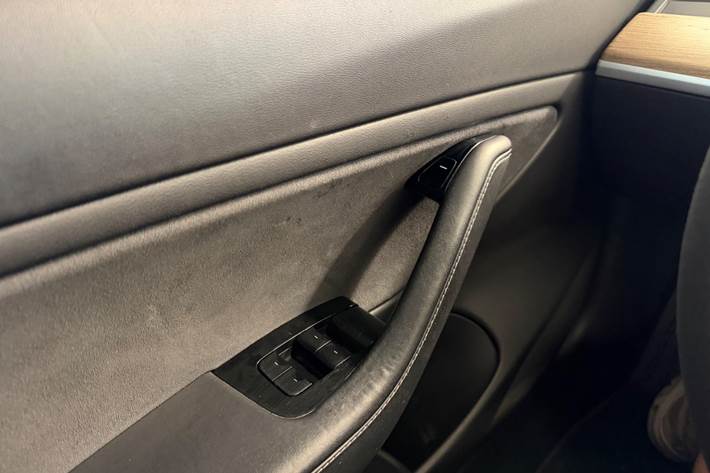 Hvid Tesla Model 3 fra 2019
