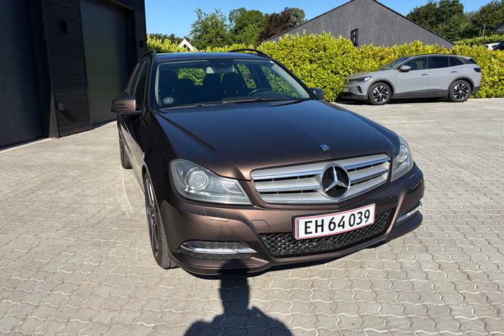 Brun Mercedes C180 fra 2014