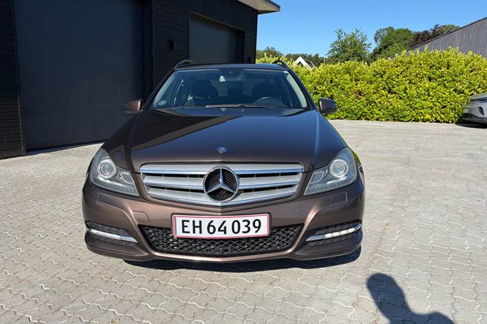 Brun Mercedes C180 fra 2014