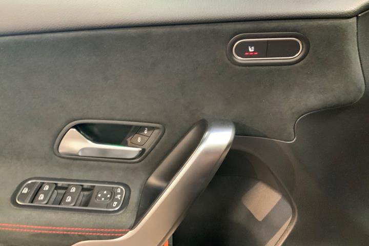 Sort Mercedes A200 fra 2019