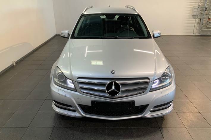 Sølv Mercedes C220 fra 2012