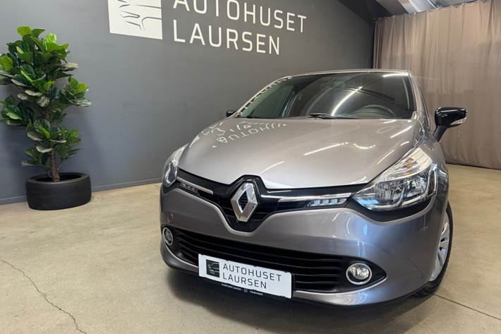 Grå Renault Clio IV fra 2015