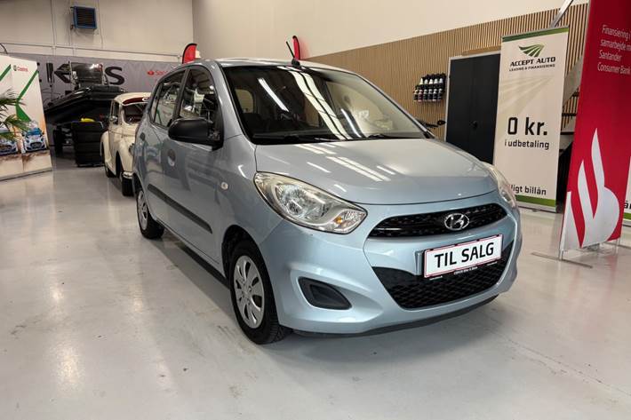 Blå Hyundai i10 fra 2013