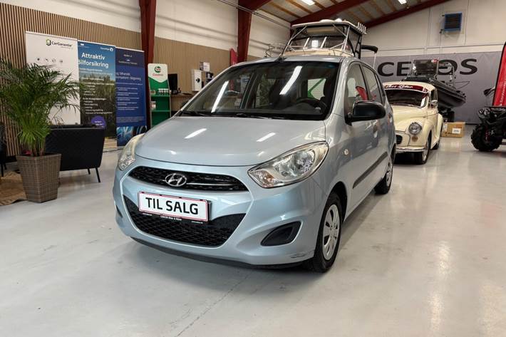 Blå Hyundai i10 fra 2013