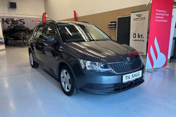 Grå Skoda Fabia fra 2017