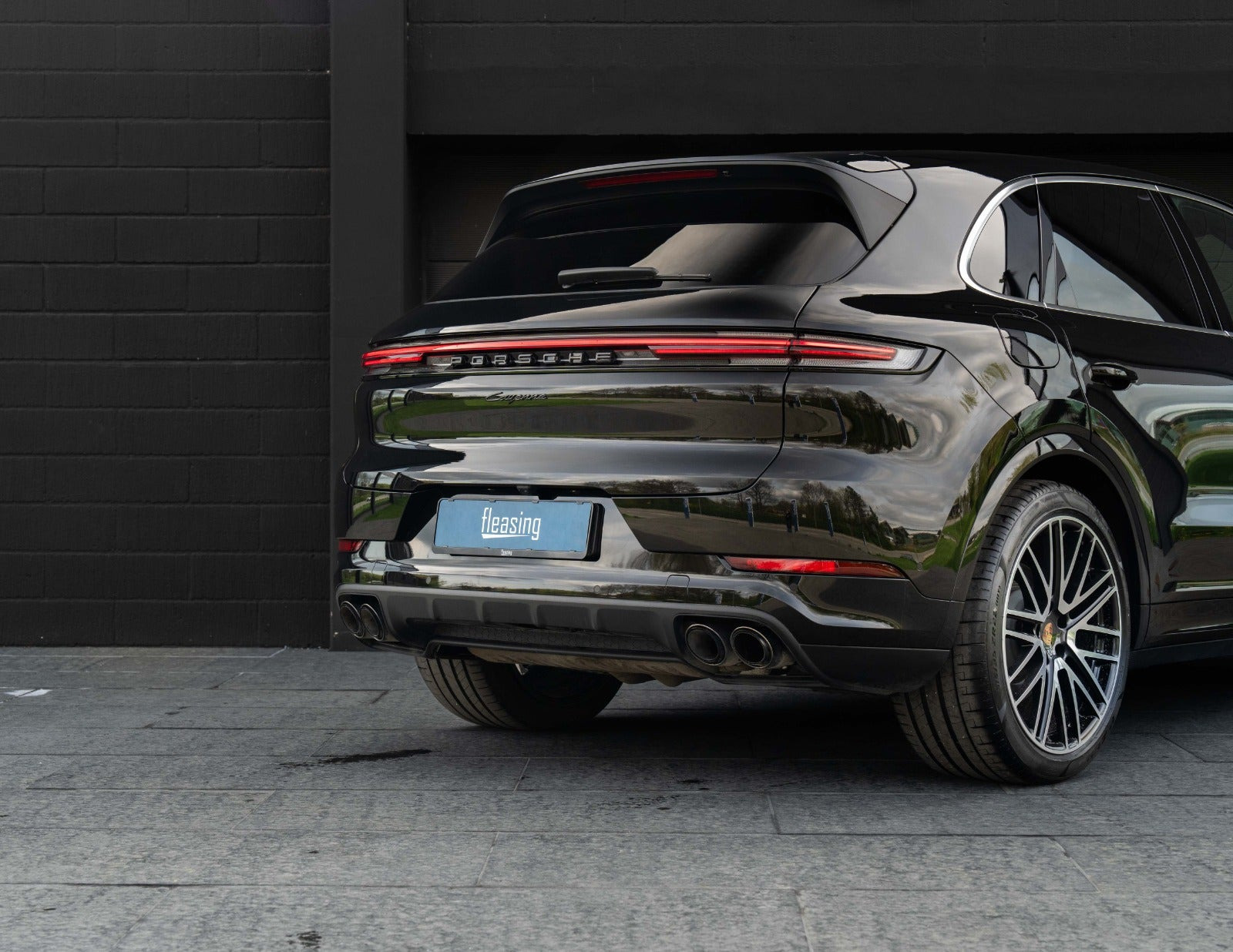 Sort Porsche Cayenne fra 2024