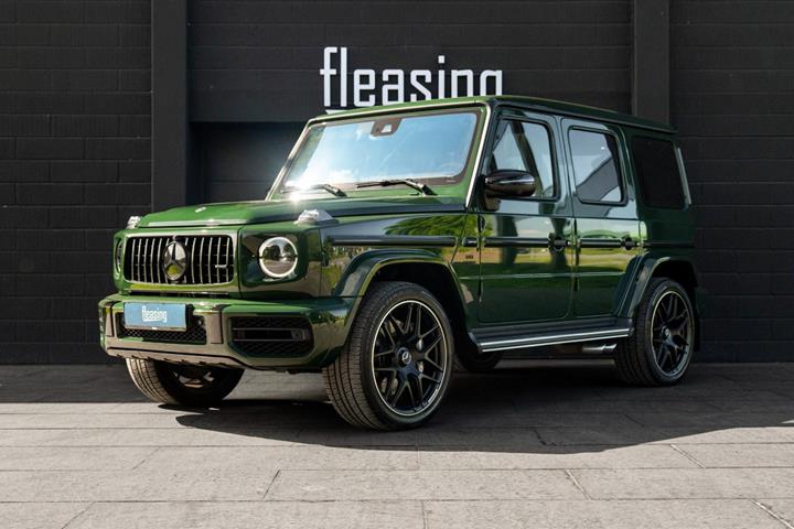 Grøn Mercedes G63 fra 2023 set udefra
