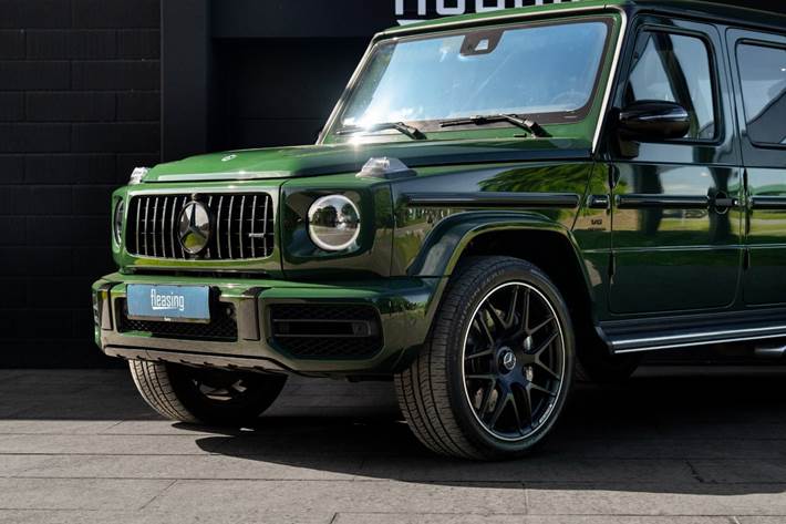 Grøn Mercedes G63 fra 2023