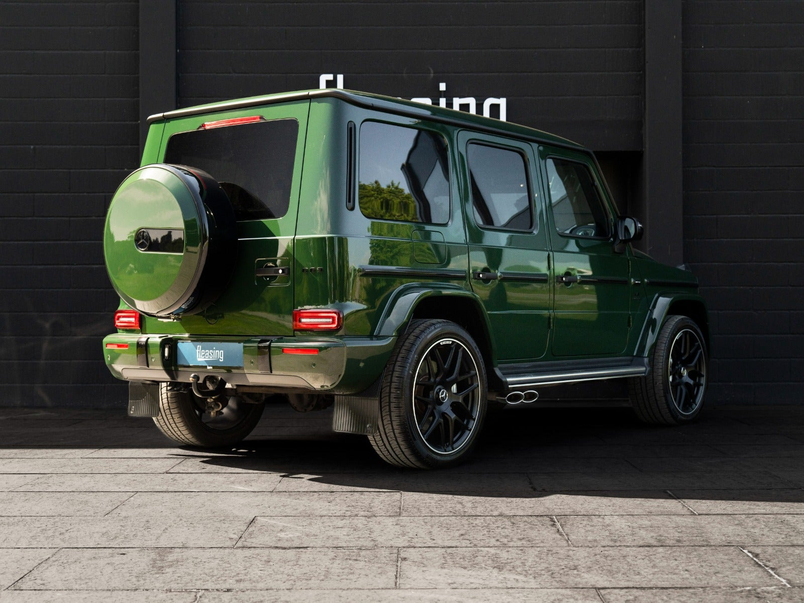 Grøn Mercedes G63 fra 2023