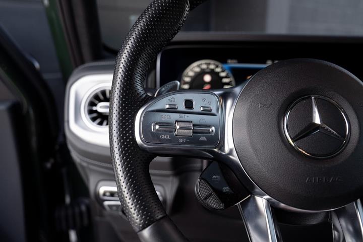 Grøn Mercedes G63 fra 2023