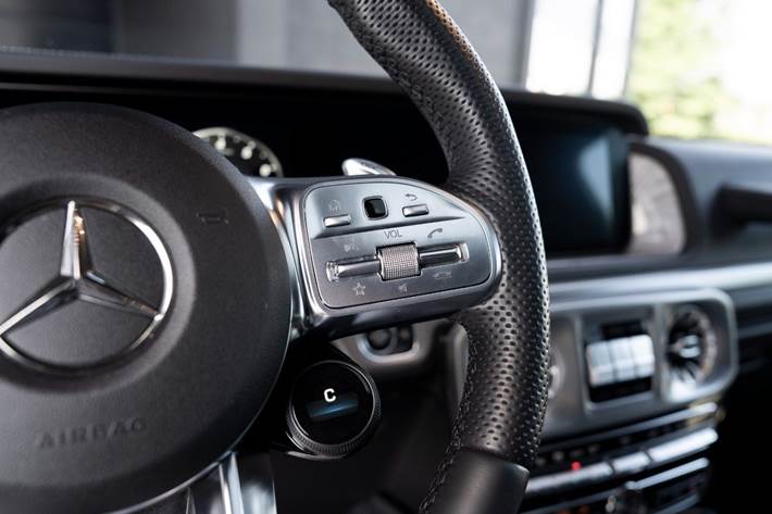 Grøn Mercedes G63 fra 2023