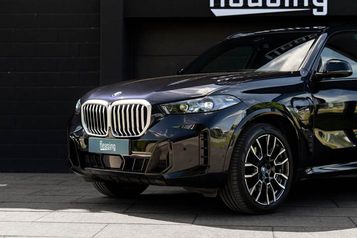 Sort BMW X5 fra 2023