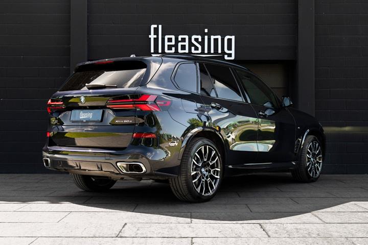 Sort BMW X5 fra 2023
