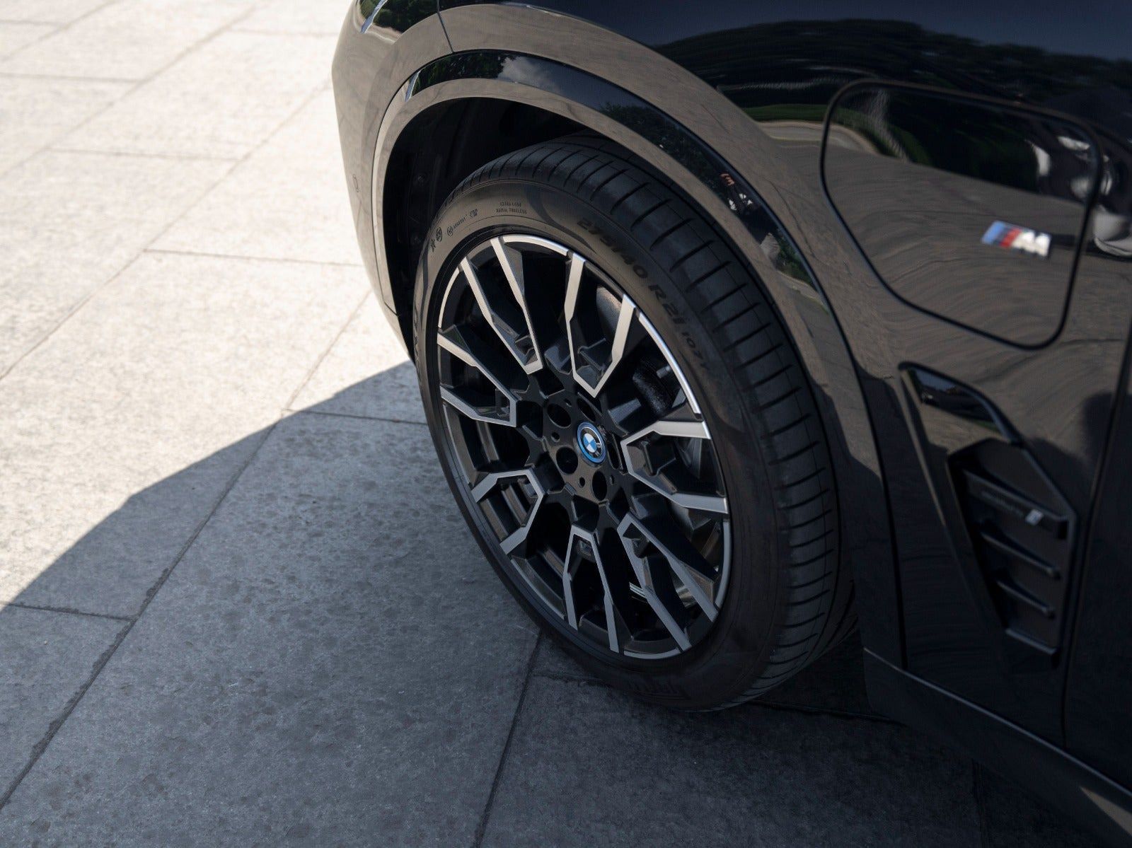Sort BMW X5 fra 2023
