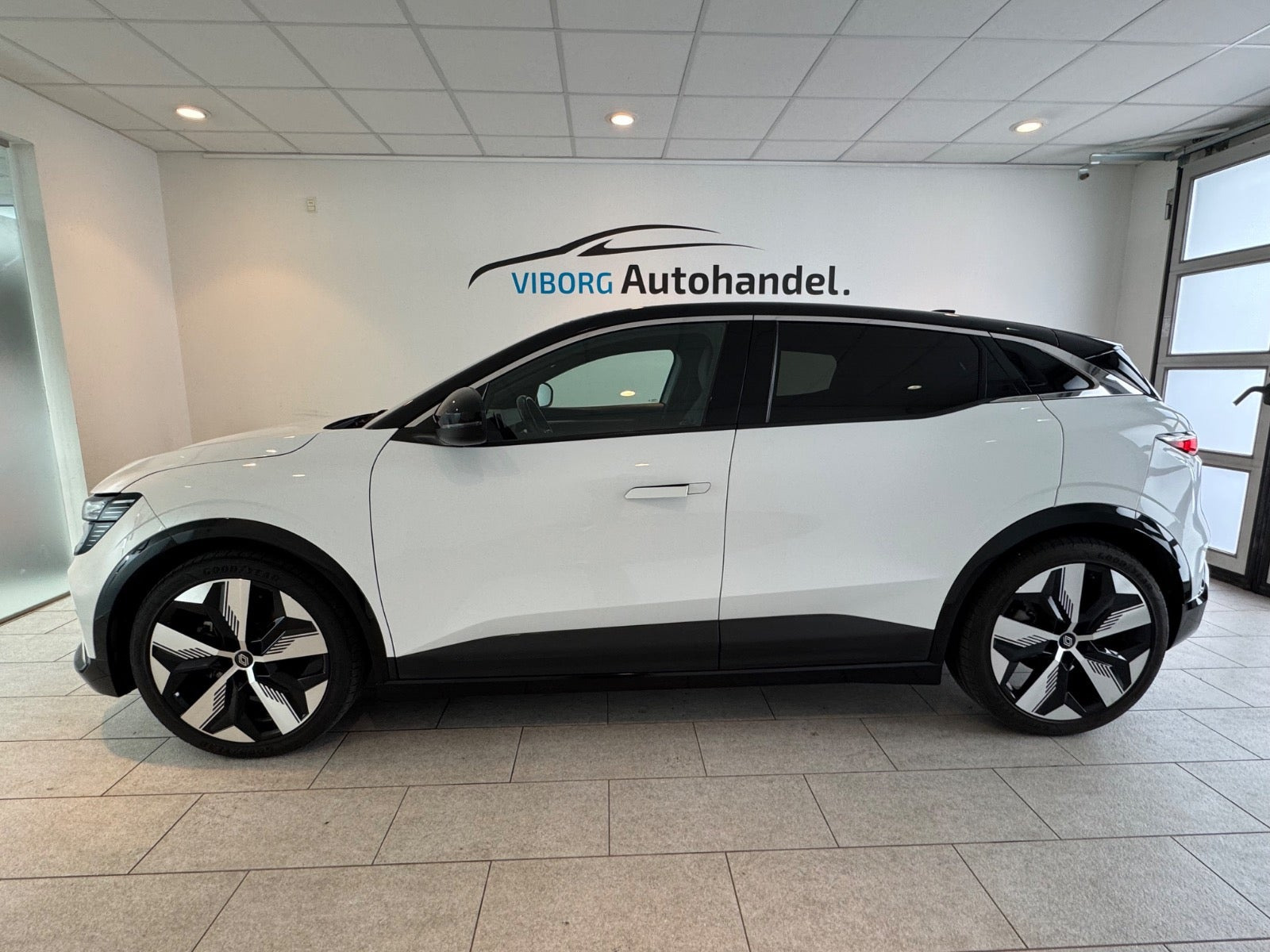 Hvid Renault Megane E-Tech fra 2023