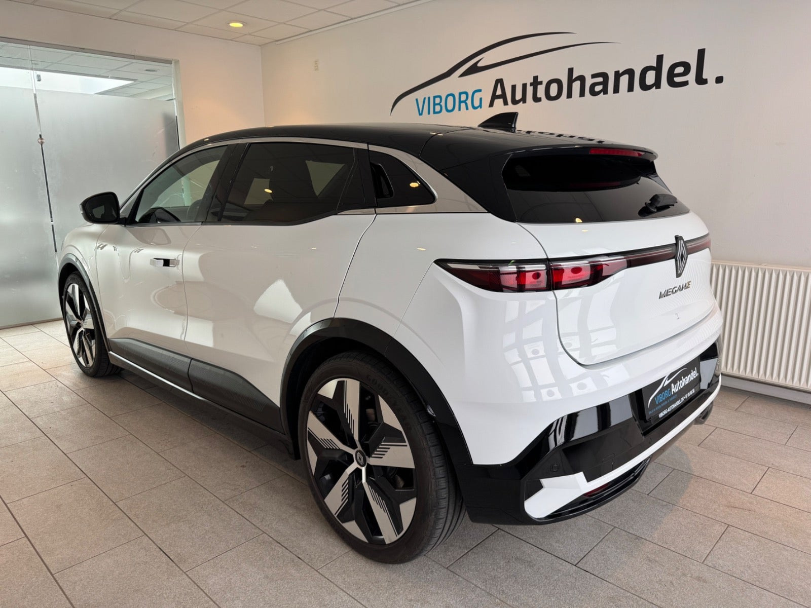Hvid Renault Megane E-Tech fra 2023