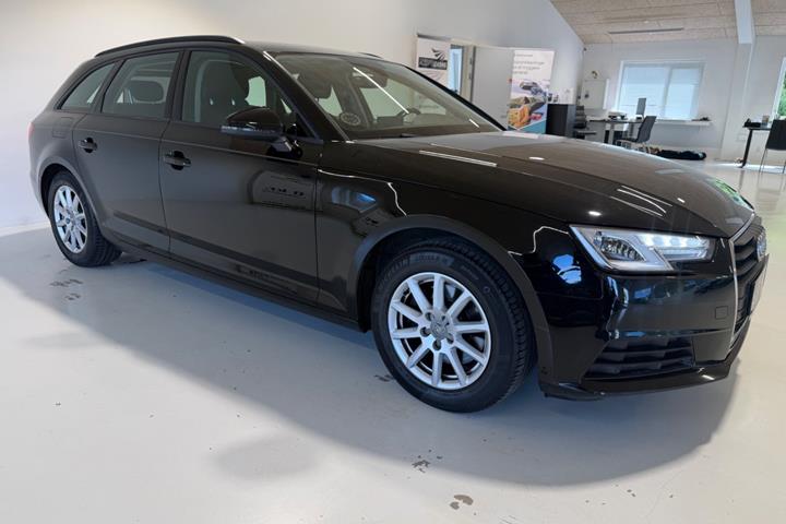 Sort Audi A4 fra 2017 set udefra
