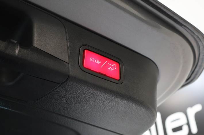 Grå Mercedes EQB300 fra 2022
