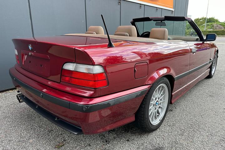 undefined BMW 325i fra 1993