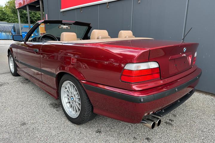 undefined BMW 325i fra 1993
