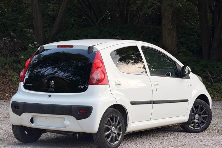 undefined Peugeot 107 fra 2011
