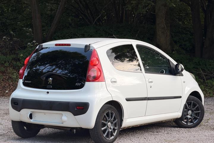undefined Peugeot 107 fra 2011