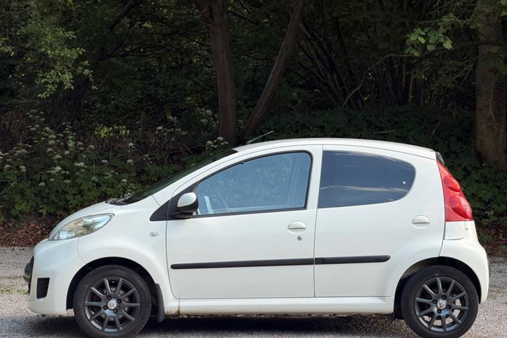 undefined Peugeot 107 fra 2011