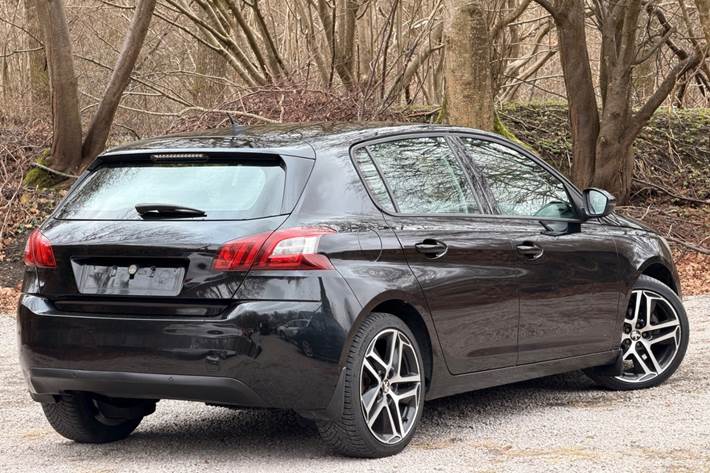 Sort Peugeot 308 fra 2014